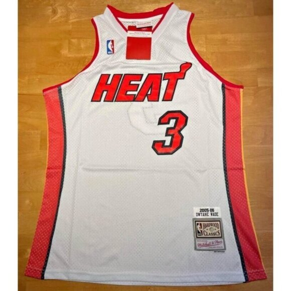 NBA 2005-06 Miami Heat Dwyane Wade #3 Sewn Jersey Large White Mitchell & Ness - Picture 1 of 2